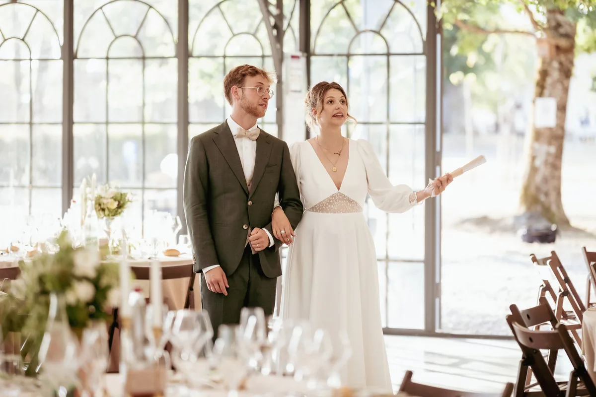 Fanny et Gabriel dans la salle de réception du Domaine de Mont en Bourgogne