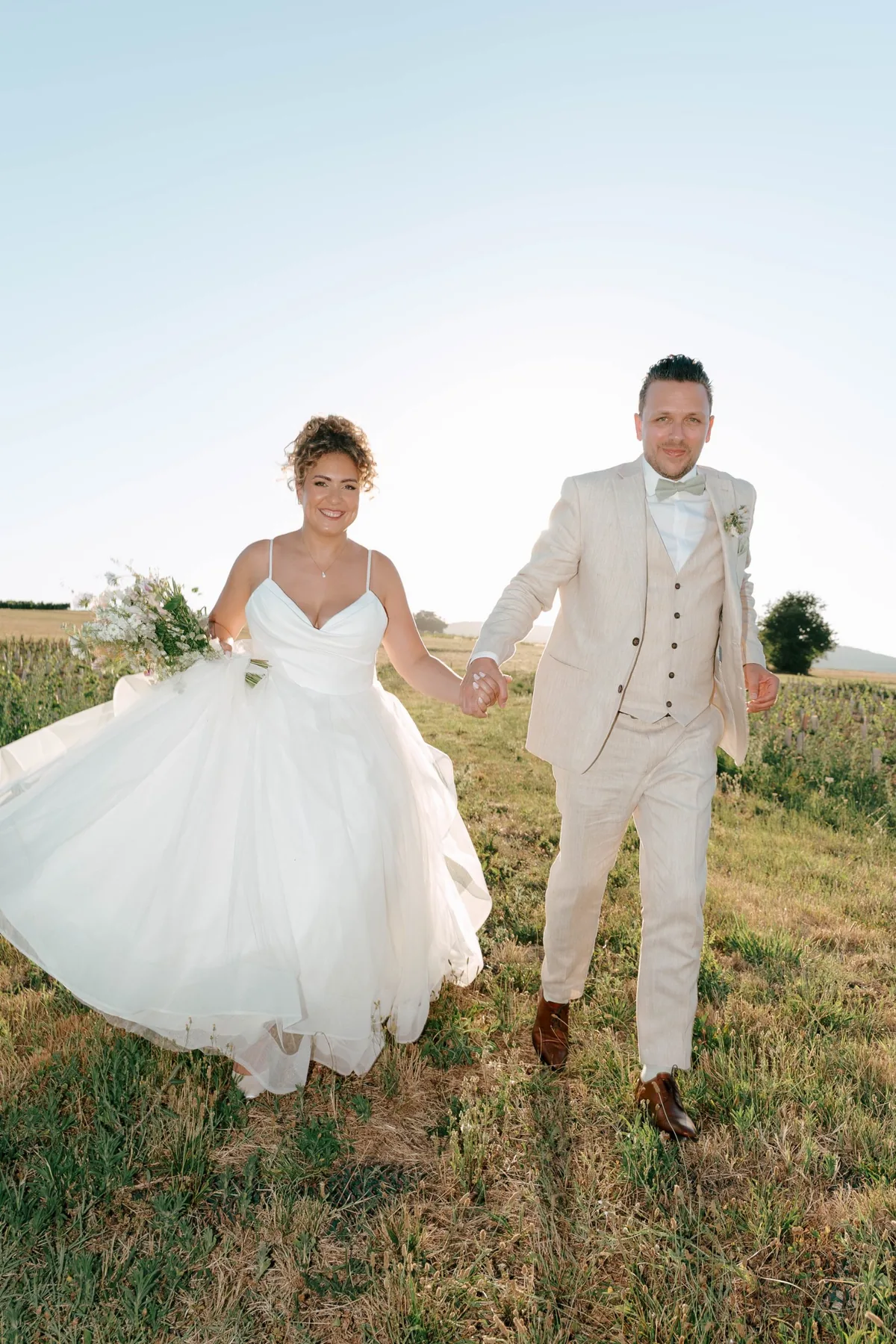Angélique et Clément dans les vignes du Château du Grand Vernay